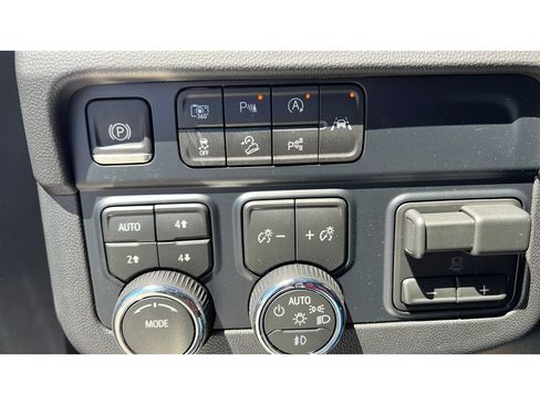 New 2026 Chevrolet Suburban LT w/ Comfort Package AWD/4WD image 23