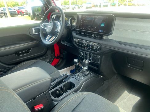 Certified 2025 Jeep Wrangler Unlimited Sahara AWD/4WD image 14