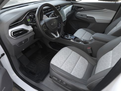 Used 2023 Chevrolet Bolt EUV Premier w/ Sun & Sound Package image 9