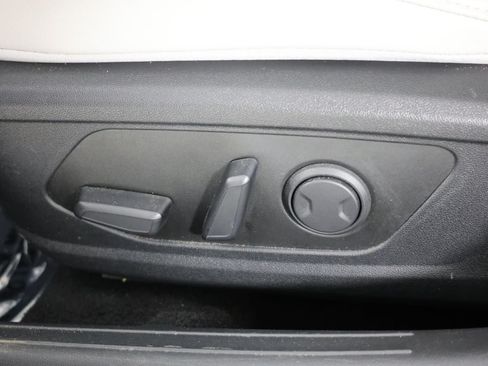 Used 2025 Hyundai Elantra Limited FWD image 24