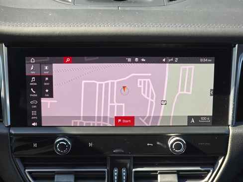 Certified 2023 Porsche Macan AWD/4WD image 7
