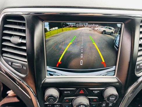 Used 2018 Jeep Grand Cherokee Overland AWD/4WD image 27