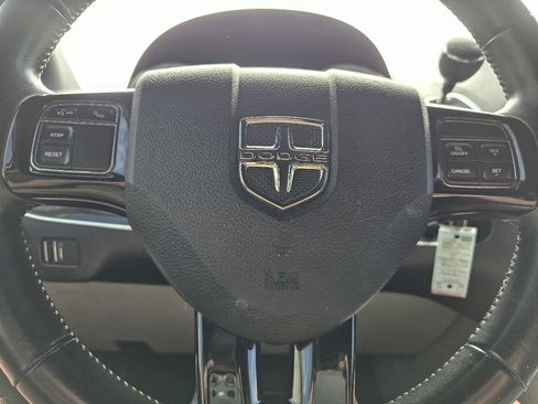 Used 2019 Dodge Grand Caravan SXT image 8