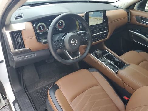 Certified 2025 Nissan Pathfinder Platinum FWD image 25