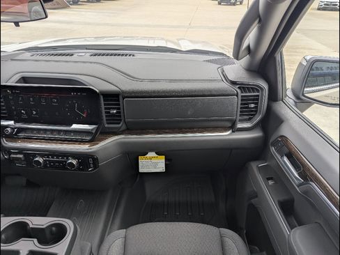 New 2026 GMC Sierra 1500 SLE image 4