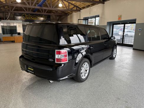 Used 2017 Ford Flex SE image 7