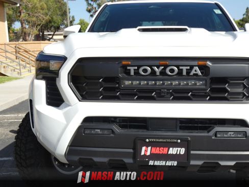 Used 2025 Toyota Tacoma TRD Sport AWD/4WD image 16