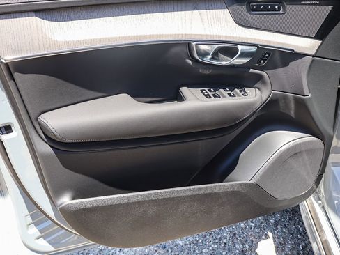 Used 2025 Volvo XC90 B6 Ultra w/ Protection Package Premier AWD/4WD image 23