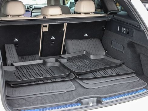 Used 2025 Mercedes-Benz GLC 300 4MATIC image 26