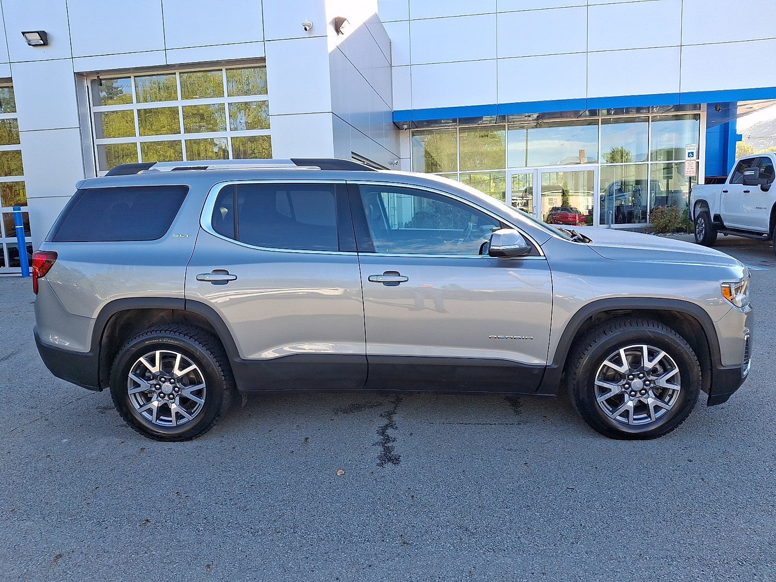 Certified 2023 GMC Acadia SLT w/ Preferred Package AWD/4WD image 7