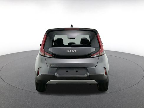 Used 2025 Kia Soul LX w/ LX Technology Package FWD image 8