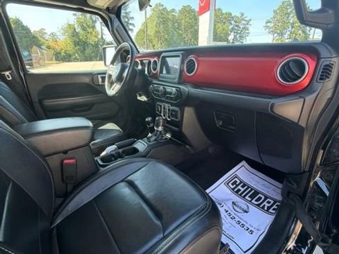 Used 2018 Jeep Wrangler Unlimited Sahara w/ Cold Weather Group AWD/4WD image 20