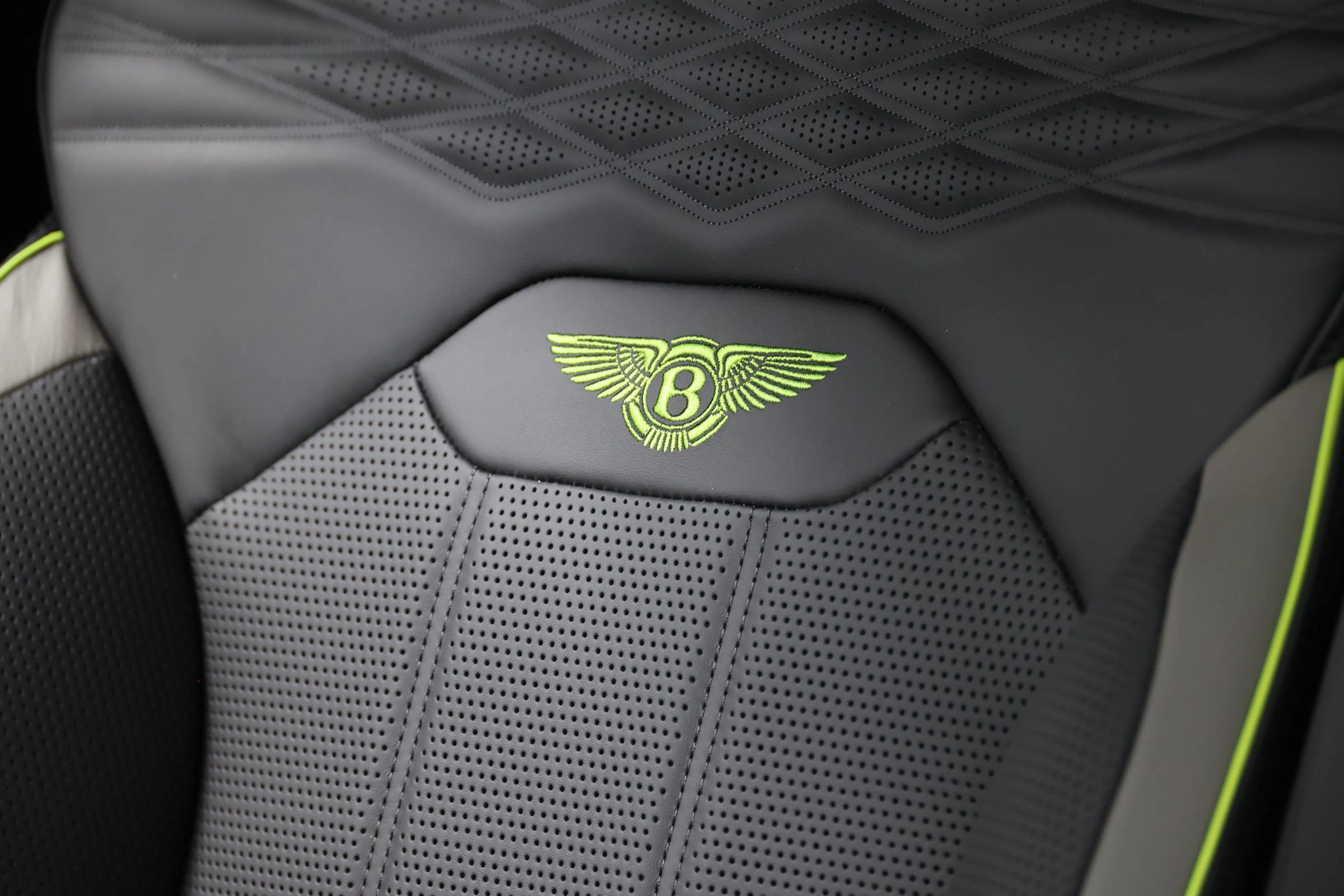 Used 2023 Bentley Bentayga Extended Wheelbase AWD/4WD image 68