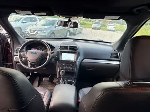 Used 2018 Ford Explorer XLT w/ Equipment Group 202A AWD/4WD image 19