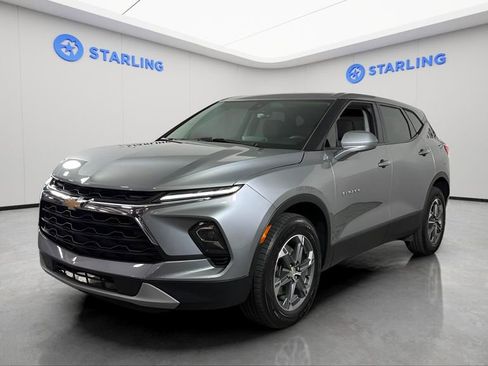 Used 2023 Chevrolet Blazer LT FWD image 2
