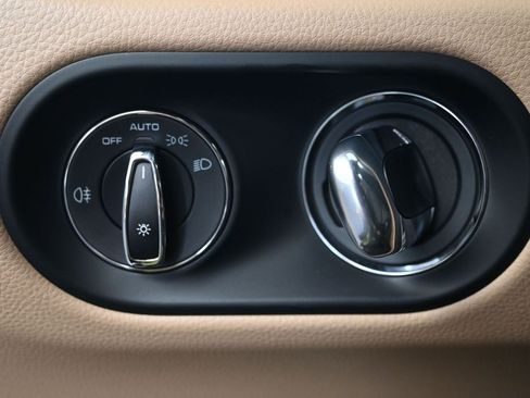 Certified 2026 Porsche Macan AWD/4WD image 23