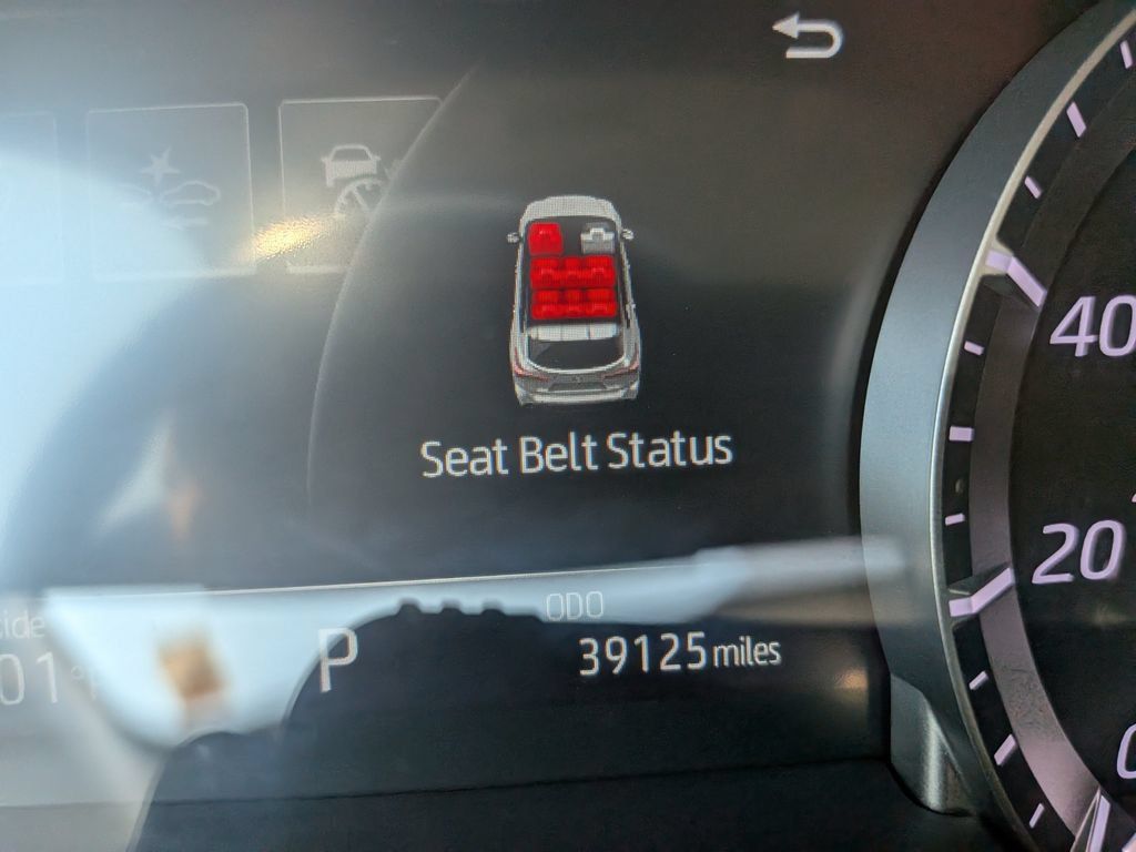 Used 2023 Toyota Highlander LE FWD image 17