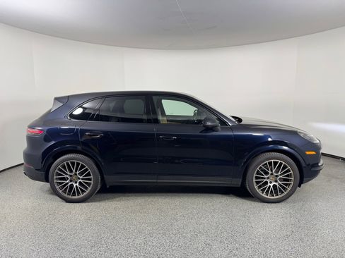 Certified 2023 Porsche Cayenne Platinum Edition image 6