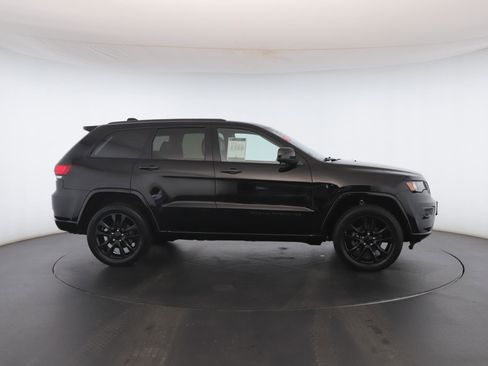 Used 2019 Jeep Grand Cherokee Altitude image 24