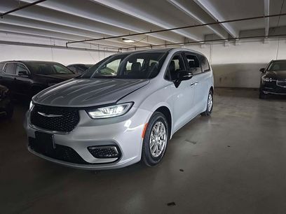 Used 2026 Chrysler Pacifica Select