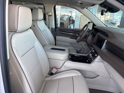 Used 2023 GMC Yukon XL Denali w/ Advanced Technology Package image 40