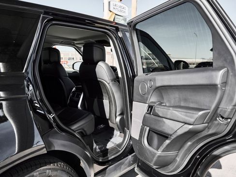 Used 2020 Land Rover Range Rover Sport SE image 12