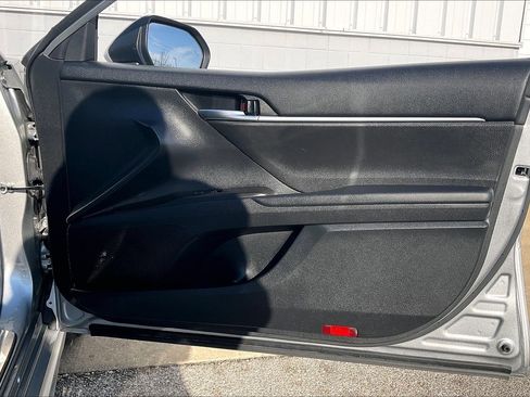 Used 2022 Toyota Camry SE w/ Cold Weather Package image 29