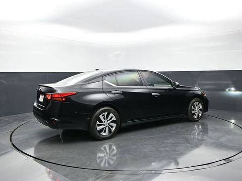 Used 2025 Nissan Altima 2.5 S FWD image 7