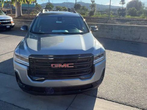 Used 2023 GMC Acadia SLE w/ Elevation Edition image 3