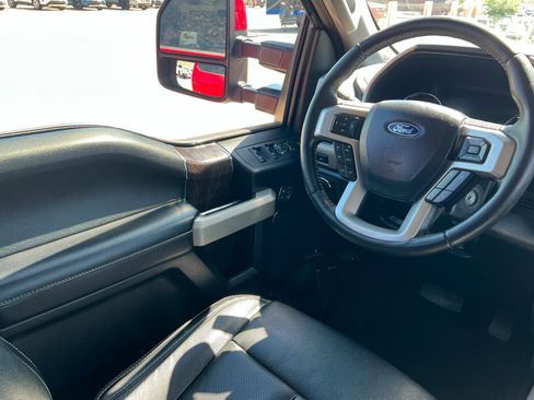 Used 2020 Ford F250 Lariat w/ Lariat Value Package AWD/4WD image 11