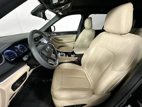 Used 2023 Jeep Grand Cherokee Limited w/ Luxury Tech Group II AWD/4WD image 21