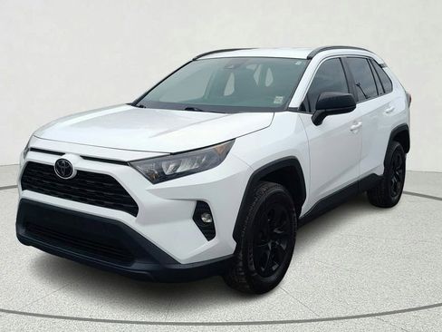 Used 2020 Toyota RAV4 LE image 3