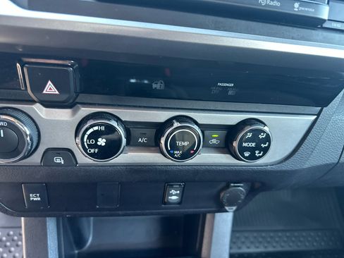 Used 2017 Toyota Tacoma SR5 image 35