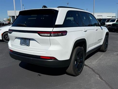 New 2025 Jeep Grand Cherokee Altitude image 3