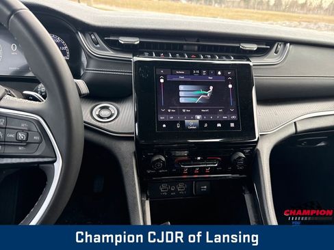 Used 2023 Jeep Grand Cherokee L Laredo image 19