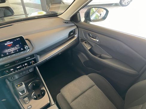 Used 2025 Nissan Rogue SV image 36