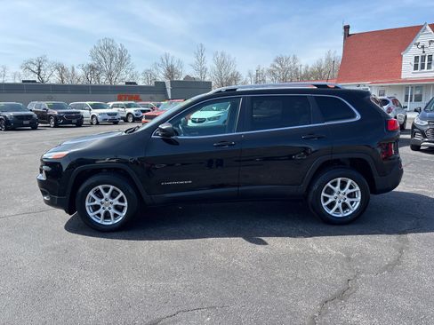 Used 2017 Jeep Cherokee Latitude w/ Comfort/Convenience Group image 4