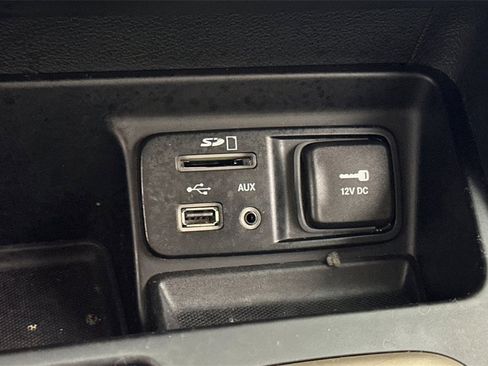 Used 2016 Jeep Cherokee Sport FWD image 33