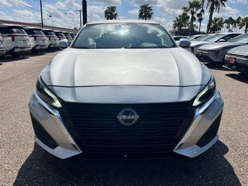 Used 2023 Nissan Altima 2.5 SV FWD image 2