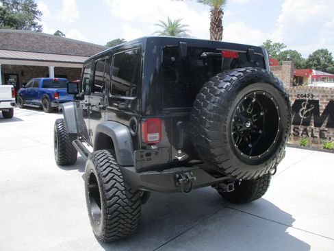 Used 2014 Jeep Wrangler Unlimited Rubicon w/ Max Tow Package AWD/4WD image 15