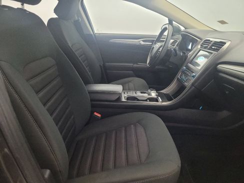 Used 2018 Ford Fusion SE w/ Fusion SE Technology Package FWD image 21
