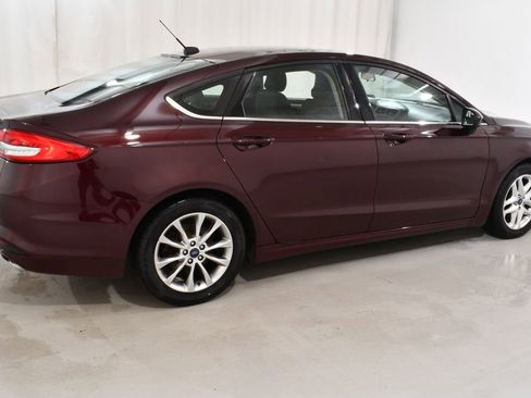 Used 2017 Ford Fusion SE image 11