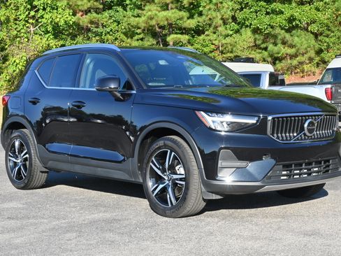 Used 2025 Volvo XC40 B5 Core image 11