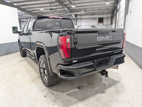 Used 2024 GMC Sierra 3500 Denali Ultimate AWD/4WD image 5