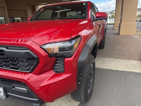 Certified 2024 Toyota Tacoma TRD Off-Road w/ TRD Off Road Upgrade Package AWD/4WD image 7