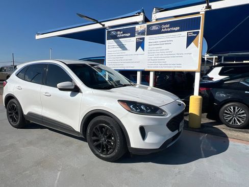 Used 2020 Ford Escape SE FWD image 2