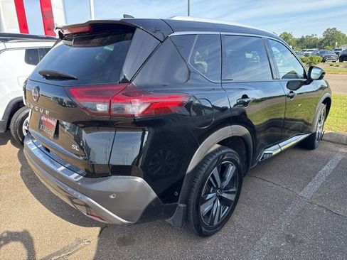 Used 2023 Nissan Rogue SL w/ SL Premium Package FWD image 3