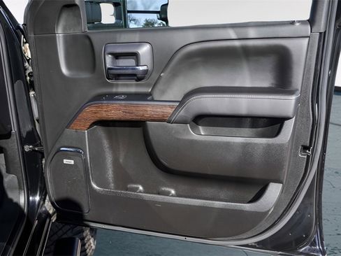 Used 2019 GMC Sierra 2500 Denali w/ Suspension Package, Off-Road image 31