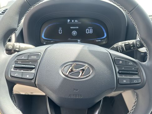 New 2025 Hyundai Venue Limited image 18