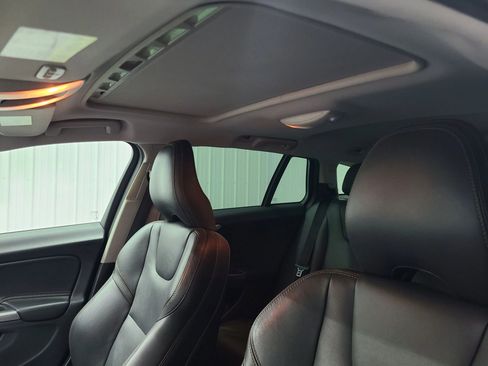 Used 2016 Volvo V60 T5 Cross Country Platinum w/ Climate Package image 20